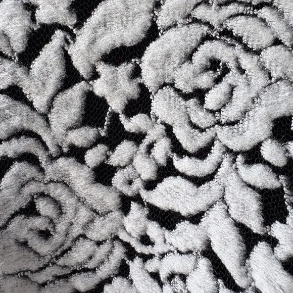 Chicos XLP or 3 Black White Floral Jacquard Burnout Top Bell Sleeves Scoop Neck - Picture 9 of 14